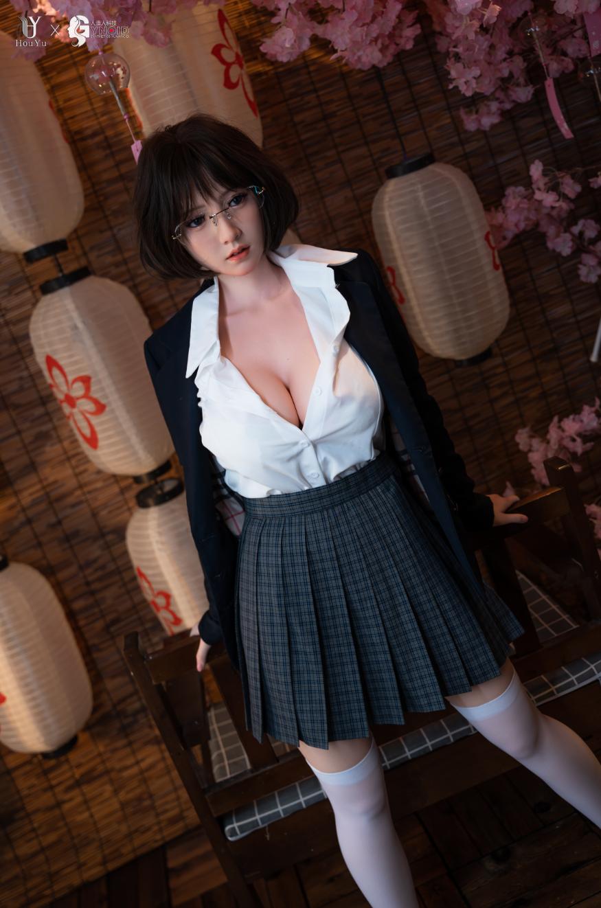 Seksa lelle Elle (HouYu Doll 150cm F-Cup silikona)