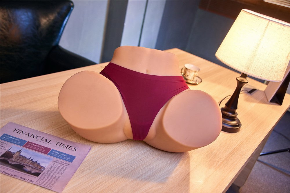 Īpaši liela, izliekta seksa lelle pēc dibena (Irontech Doll Gurni 125 cm TPE)